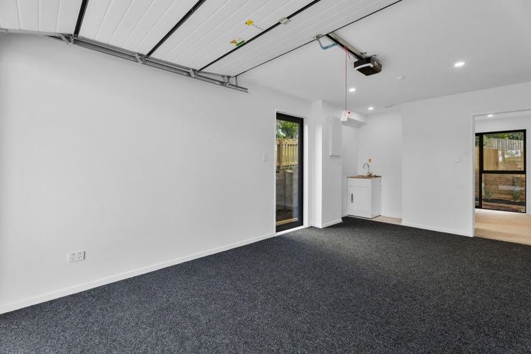 Photo of property in 1/33 Elizabeth Drive, West Harbour, Auckland, 0618