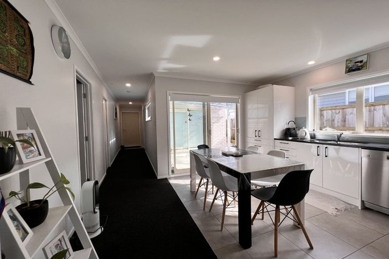 Photo of property in 30 Opouatu Avenue, Glenbrook, 2681