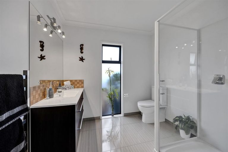 Photo of property in 17 Wentworth Lane, Waiwhakaiho, New Plymouth, 4312