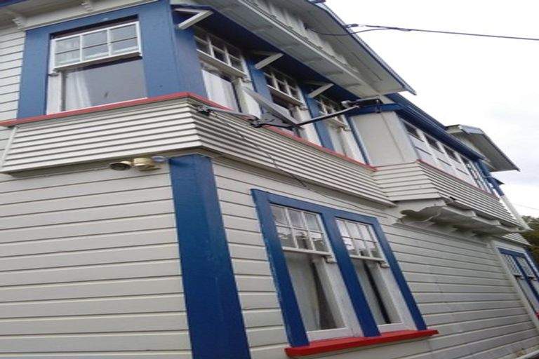 Photo of property in 25 Sutherland Crescent, Melrose, Wellington, 6023