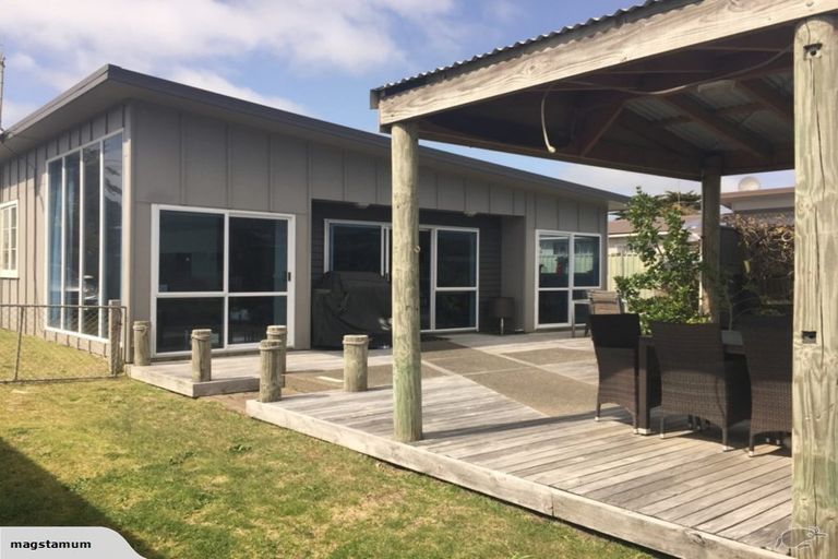 Photo of property in 12 Muapoko Street, Himatangi Beach, Foxton, 4891