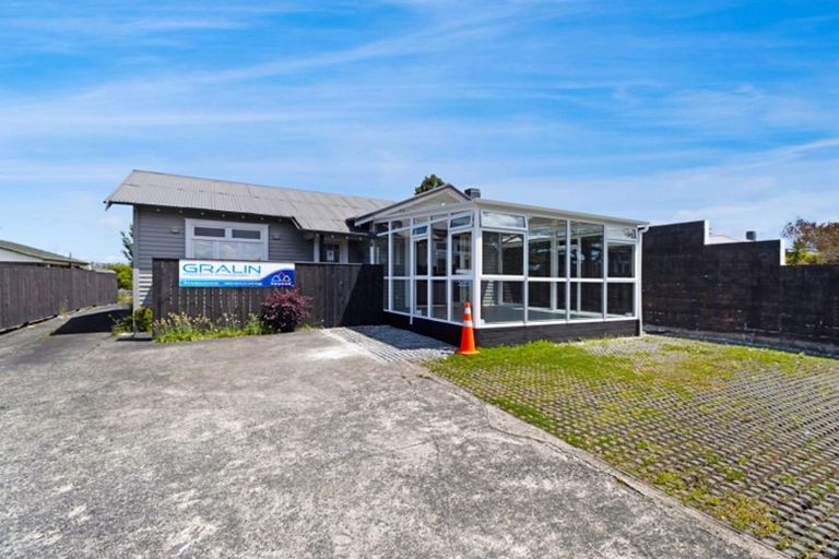 Photo of property in 3208a Great North Road, New Lynn, Auckland, 0600