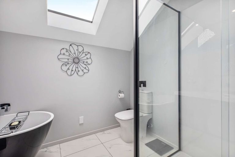 Photo of property in 74a Buscomb Avenue, Henderson, Auckland, 0610