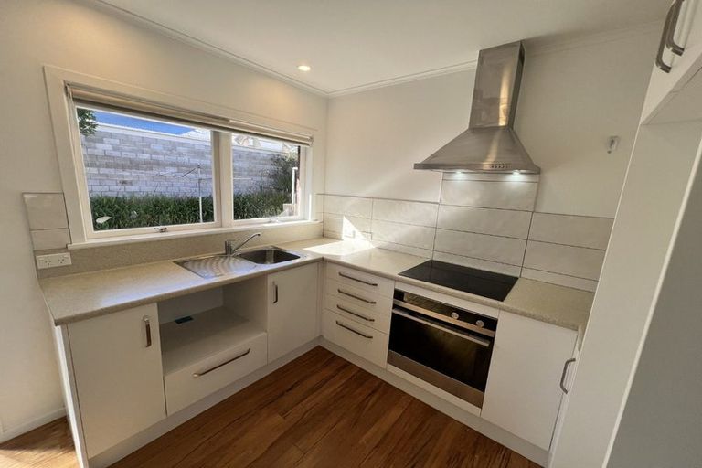 Photo of property in 2/4 Westwell Road, Belmont, Auckland, 0622
