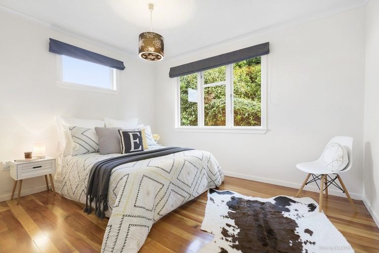 Photo of property in 137 Ruskin Road, Newlands, Wellington, 6037