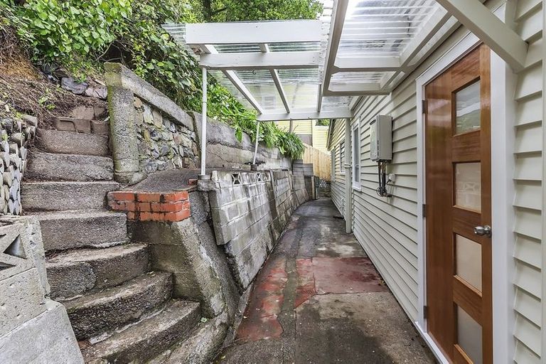 Photo of property in 48 Randwick Road, Northland, Wellington, 6012