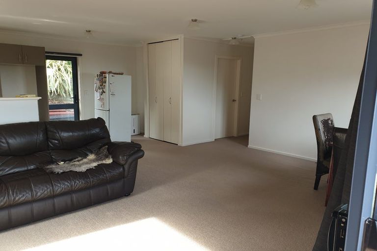 Photo of property in 56a Salford Street, Newlands, Wellington, 6037