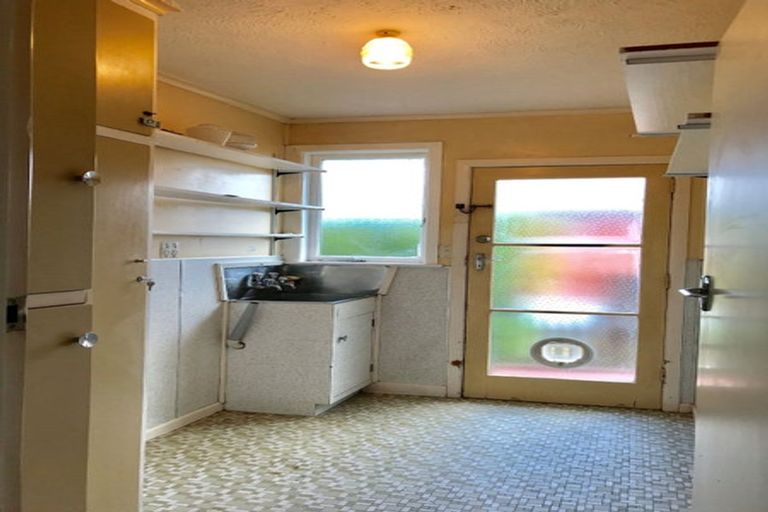 Photo of property in 42 Archibald Road, Kelston, Auckland, 0602
