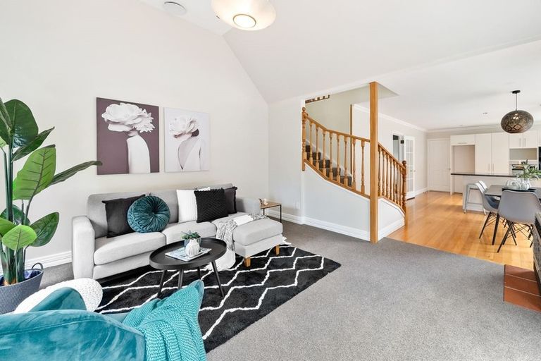 Photo of property in 24 Saunders Close, Whitby, Porirua, 5024