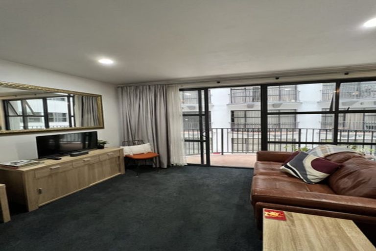 Photo of property in Atrium Apartments, 2h/154 The Terrace, Wellington Central, Wellington, 6011