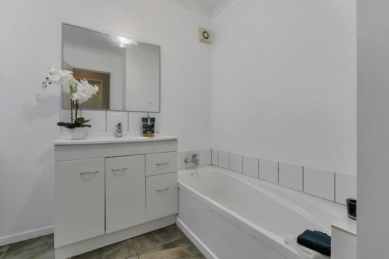 Photo of property in 10 Beeche Place, Birkdale, Auckland, 0626