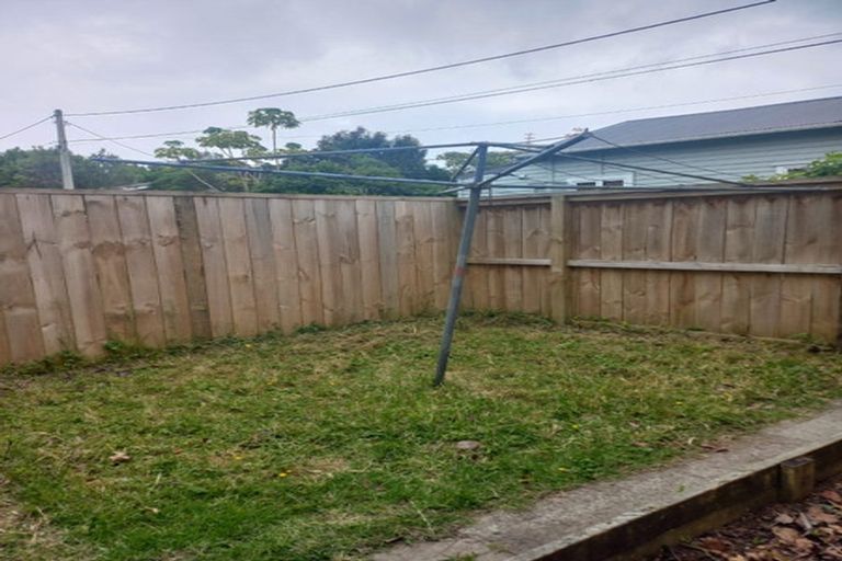 Photo of property in 1/15 Glengarry Road, Glen Eden, Auckland, 0602