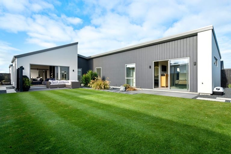 Photo of property in 27 Finstock Way, Rolleston, 7614