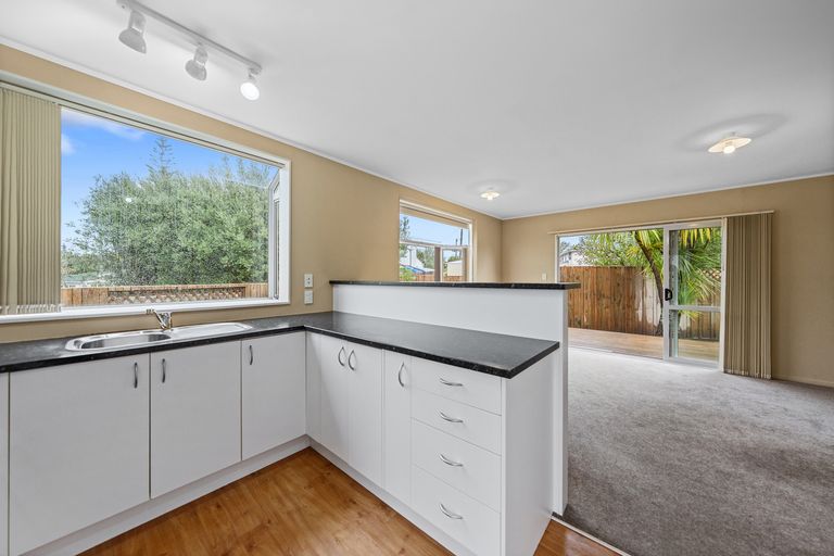 Photo of property in 3 Poto Street, Te Atatu South, Auckland, 0610