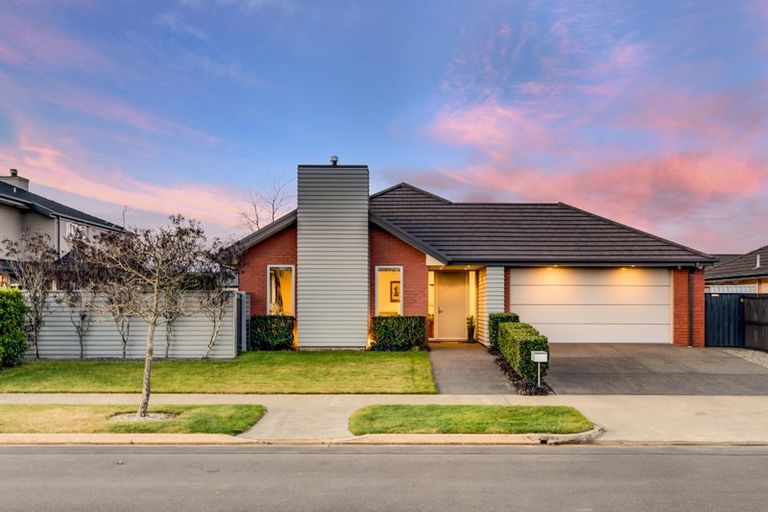 Photo of property in 18 Westpark Drive, Burnside, Christchurch, 8053