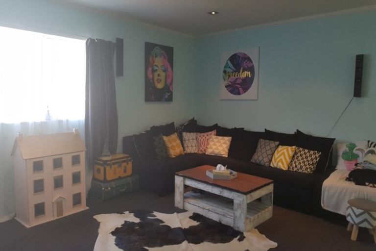 Photo of property in 100 Rangituhi Crescent, Takapuwahia, Porirua, 5022