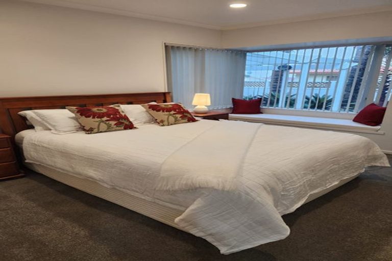 Photo of property in 12 Shelter Grove, Frankleigh Park, New Plymouth, 4310