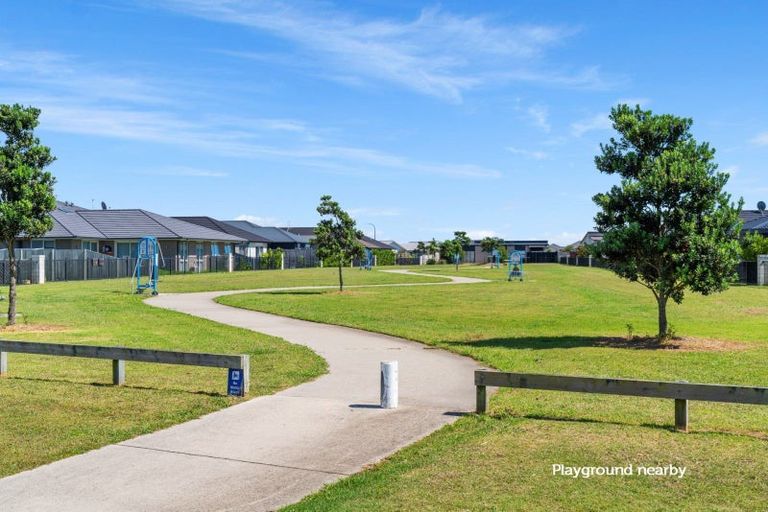 Photo of property in 81 Te Kio Crescent, Papamoa Beach, Papamoa, 3118