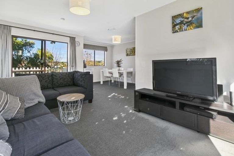 Photo of property in 15 Chislehurst Street, Henderson, Auckland, 0612