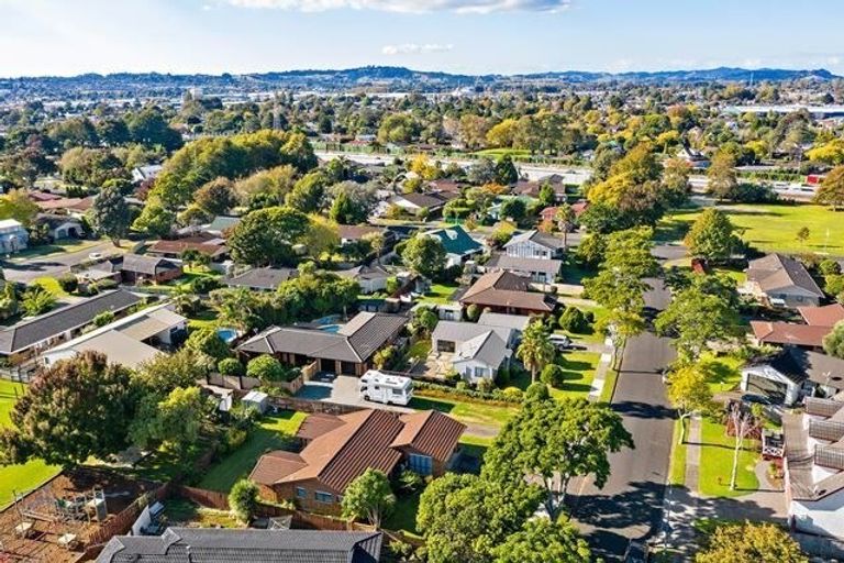 Photo of property in 11 Evanda Crescent, Conifer Grove, Takanini, 2112