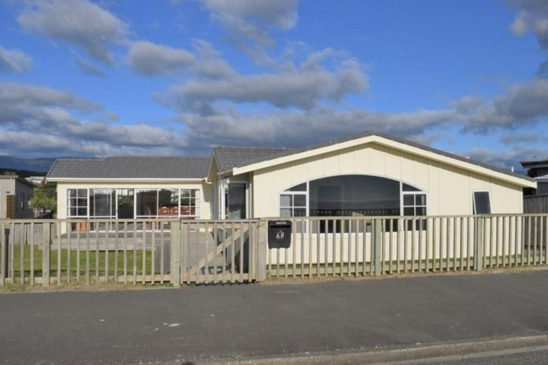 Photo of property in 68 Marine Parade, Otaki Beach, Otaki, 5512