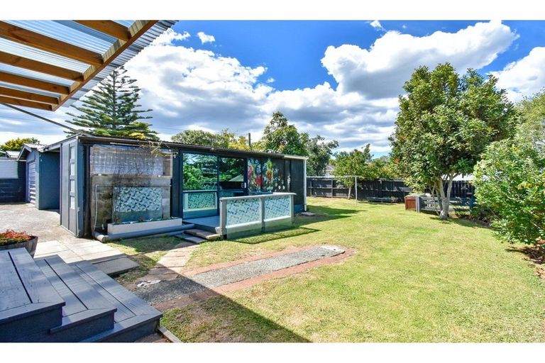 Photo of property in 45 Christmas Road, Manurewa, Auckland, 2102