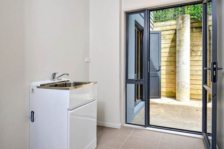 Photo of property in 7a Elizabeth Place, Mairangi Bay, Auckland, 0630