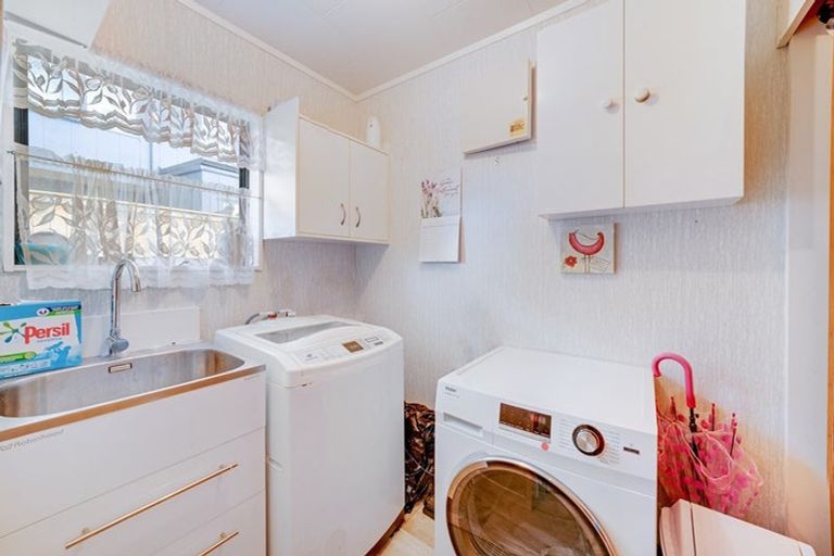 Photo of property in 2/13 Kirton Crescent, Manurewa, Auckland, 2102