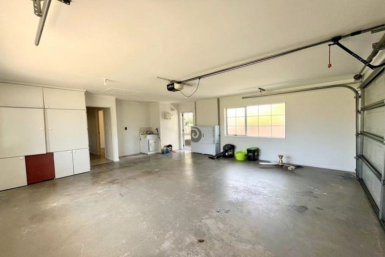 Photo of property in 2 Mirabell Place, Golflands, Auckland, 2013