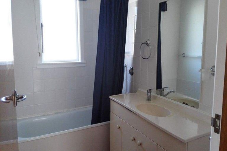 Photo of property in 77 Dale Crescent, Pakuranga, Auckland, 2010