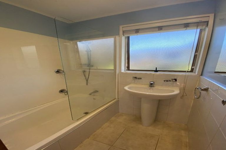 Photo of property in 21 Lavery Place, Sunnynook, Auckland, 0632