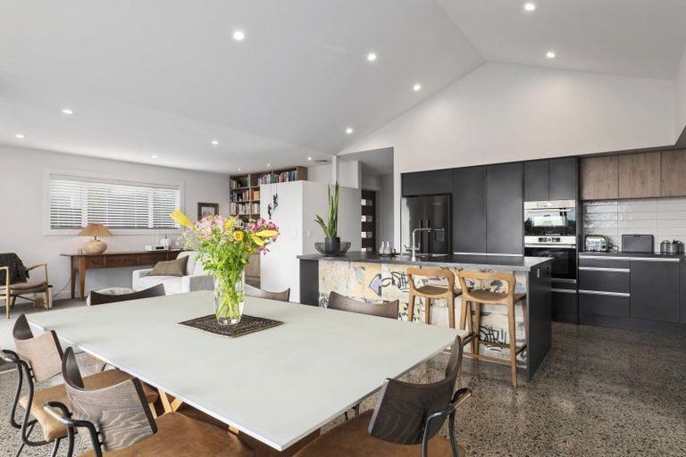 Photo of property in 5 Azalea Lane, Waipahihi, Taupo, 3330