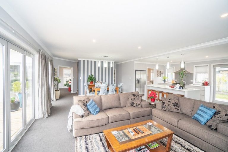 Photo of property in 32 Liberty Grove, Kelvin Grove, Palmerston North, 4414