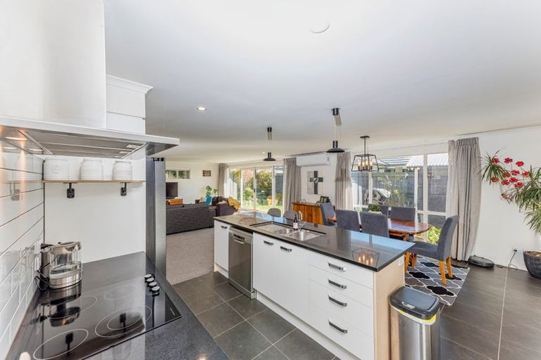 Photo of property in 13 Papa Orchard Drive, Kumeu, 0810
