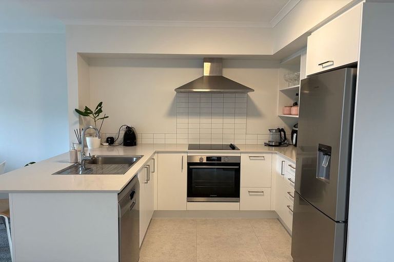 Photo of property in 27 Manarini Road, Westgate, Auckland, 0614