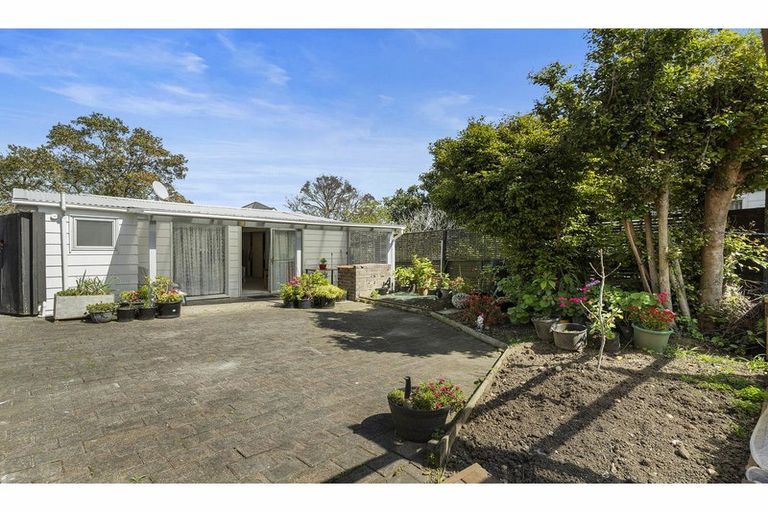 Photo of property in 43 Archmillen Avenue, Pakuranga Heights, Auckland, 2010