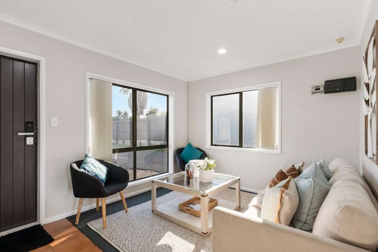 Photo of property in 8 Samara Place, Clendon Park, Auckland, 2103