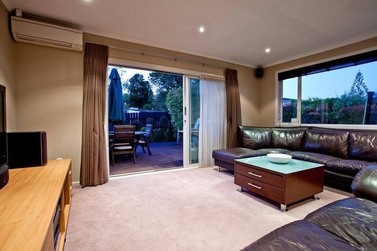 Photo of property in 15a Sycamore Drive, Sunnynook, Auckland, 0620