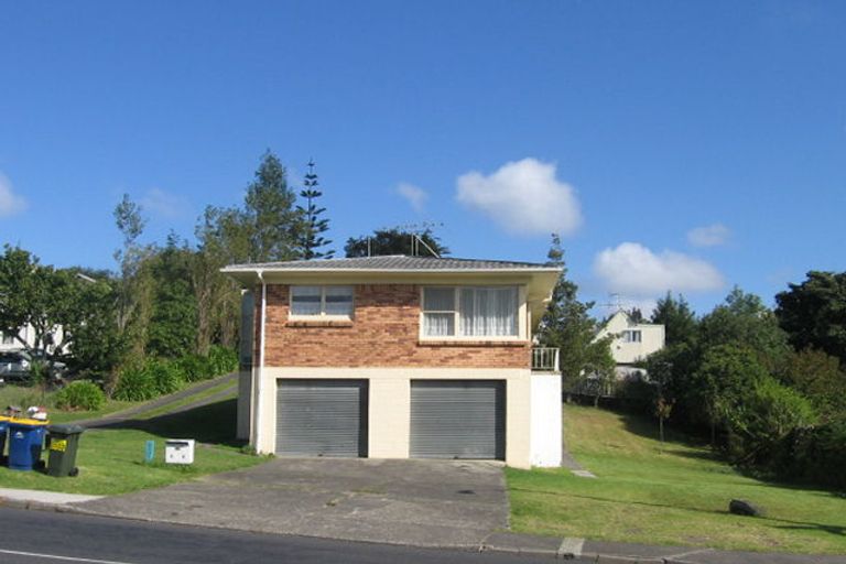 Photo of property in 2/40 Diana Drive, Glenfield, Auckland, 0627