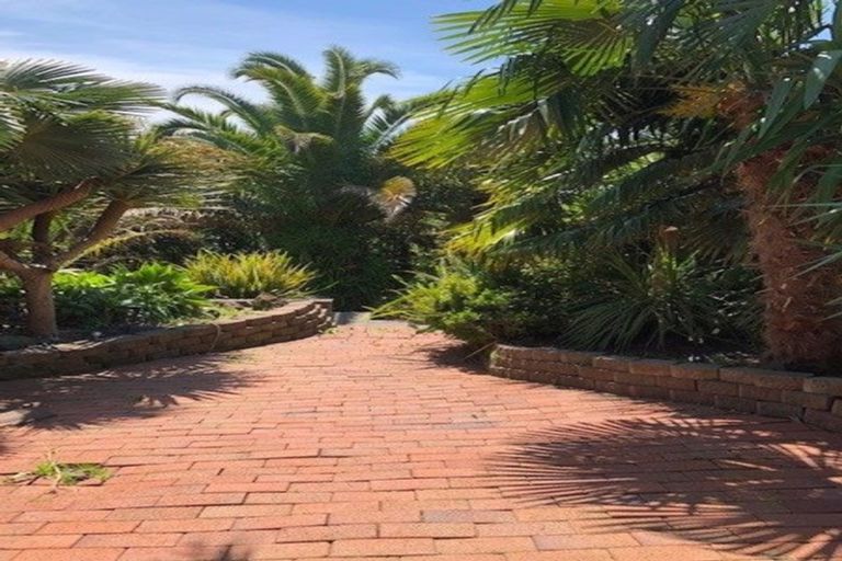 Photo of property in 473 East Coast Road, Murrays Bay, Auckland, 0630