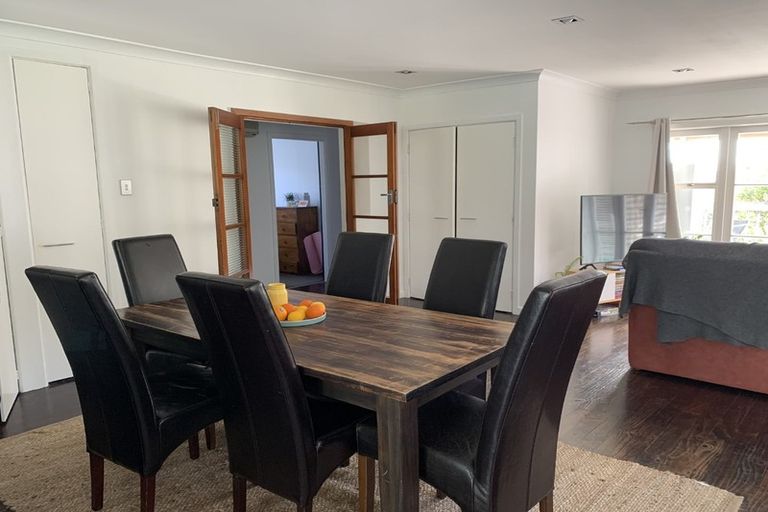 Photo of property in 3 Moffat Road, Red Beach, 0932