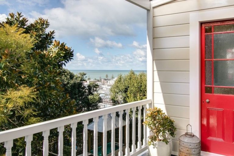 Photo of property in 13 Colenso Avenue, Hospital Hill, Napier, 4110