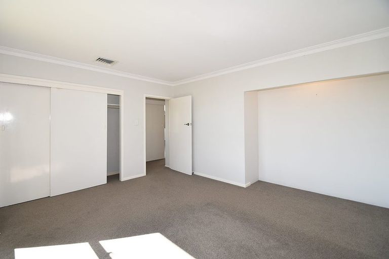 Photo of property in 24 Domain Crescent, Muriwai, Waimauku, 0881