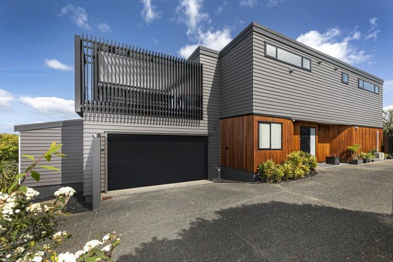 Photo of property in 20 Parr Terrace, Castor Bay, Auckland, 0620