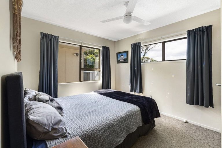 Photo of property in 100 Heta Road, Highlands Park, New Plymouth, 4312