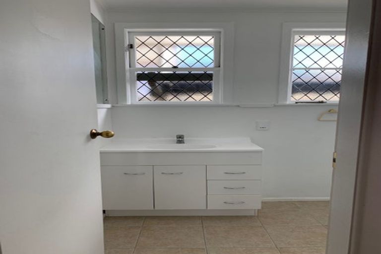 Photo of property in 85 Titirangi Road, New Lynn, Auckland, 0600