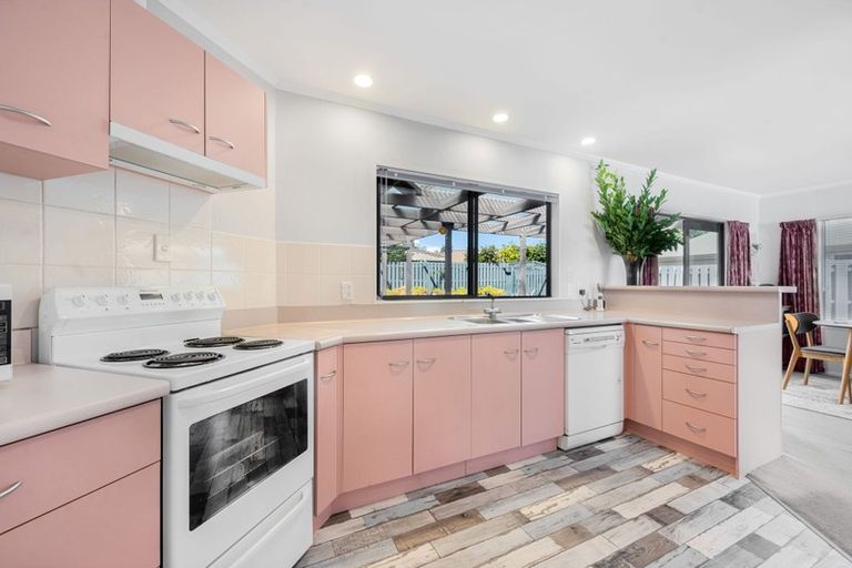 Photo of property in 35 Carter Drive, Pomare, Rotorua, 3015