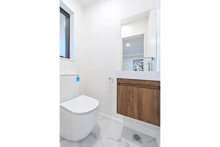 Photo of property in 4/11 Hereford Street, Te Atatu Peninsula, Auckland, 0610