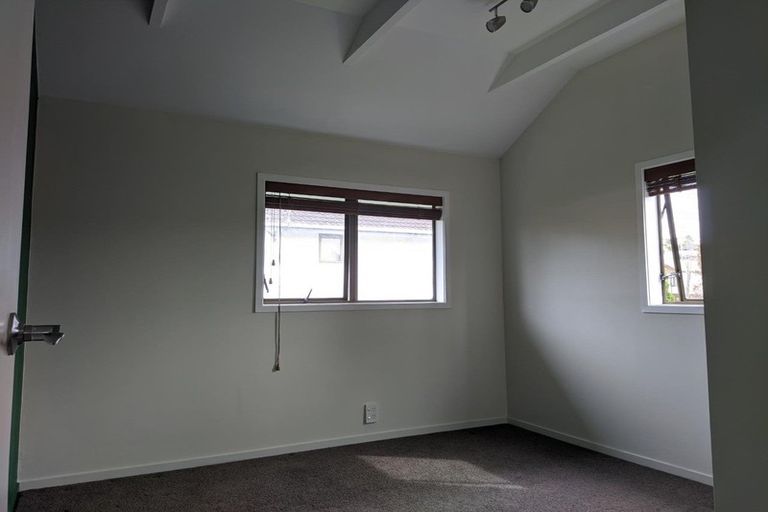 Photo of property in 2/18 Manuka Road, Glenfield, Auckland, 0629