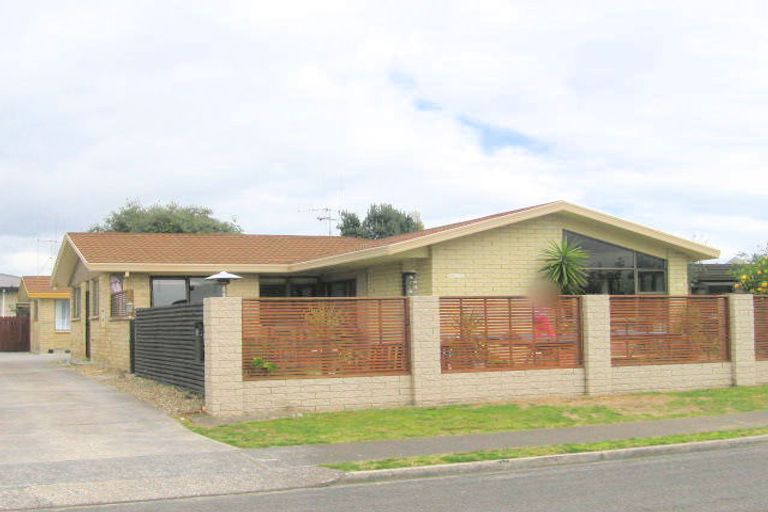 Photo of property in 35 Waitui Grove, Mount Maunganui, 3116